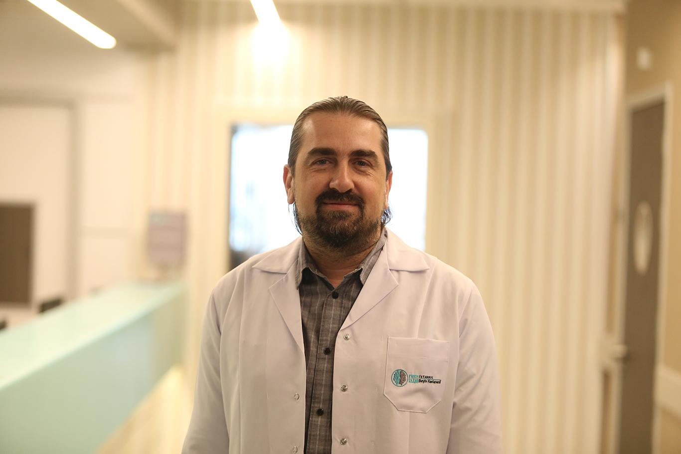 Dr. Şalçini: "Yüz ifadesi azalması ve gevelemek Parkinson habercisi" Dr. Şalçini: "Yüz ifadesi azalması ve gevelemek Parkinson habercisi"